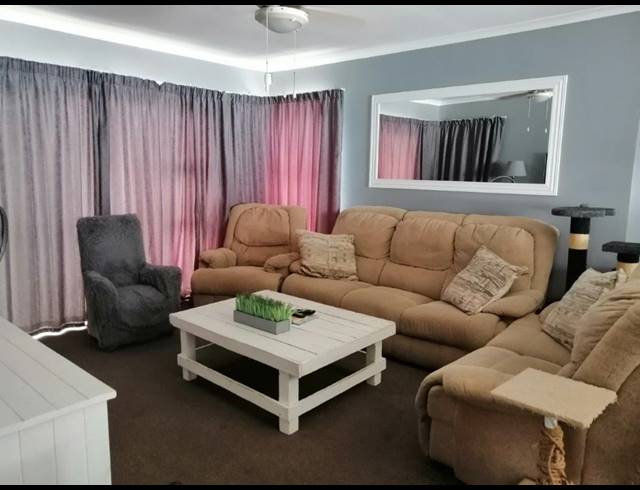 4 BEDROOM HOUSE RENTED IN SUMMERSTRAND
